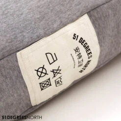 51 Degrees North Sweater Boxpillow 21 51 Degrees North Sweater Boxpillow -Hondenbenodigdheden Winkel 51 degrees north sweater boxpillow 209234 1000 none